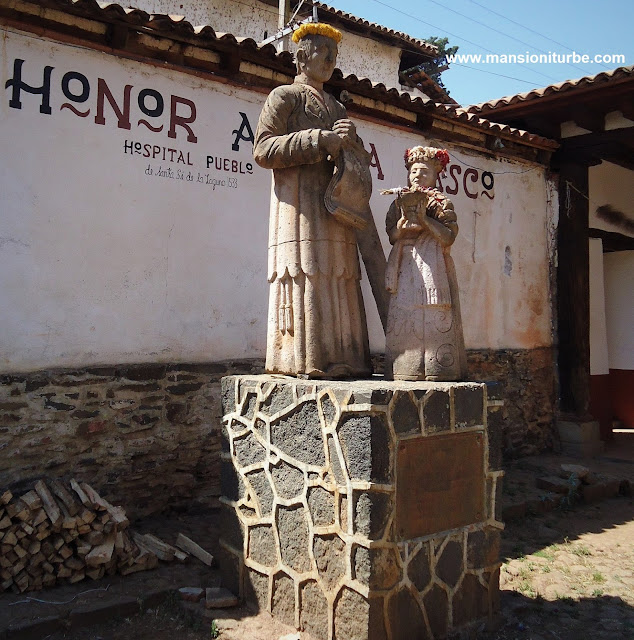 Don Vasco de Quiroga, estatua en su honor en Santa Fe de la Laguna, Michoacán