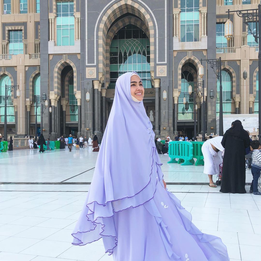  Fesyen  Muslimah  Elfira Loy di Tanah Suci Mekah Love Is 