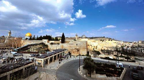 Through Heaven And Earth Building Four Major Religions And Travel