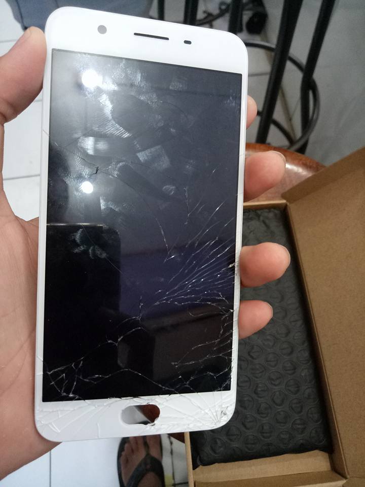 Biaya Ganti LCD Oppo F1S Yang Pecah Karena Jatuh