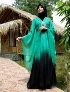 Model Baju Muslim Kaftan Panjang untuk Remaja Modis