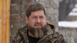 Kadyrov calls on the released Chechen fighters to return to fight on the front lines  The President of the Russian Republic of Chechnya called on Chechen fighters who were released from captivity to return to the front lines to continue fighting. Kadyrov said in a statement posted on his channel on “Telegram”: “I believe that the Chechen soldier should not have any reason to fall into captivity. The excuses may be different, but whatever the case, the soldier must prove that he has no other choice, and he needs Prove it by going back to the front lines."  He urged the fighters to prove that they did not avoid combat and did not look for an opportunity to lay down their arms and escape bullets.  He added, "An hour before their capture, they communicated on the radio and reported that they were running out of ammunition. But every warrior must not shoot indiscriminately, he must think of every shot, and take care of every bullet."  It should be noted that 5 Chechen soldiers from the "Sever-Akhmat" regiment of the Russian Defense Ministry were released from captivity on April 15 in a prisoner exchange deal.
