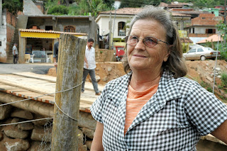 A comerciante Aparecida Cabral mora na localidade de Cruzeiro há 35 anos e ficou satisfeita com a reconstrução da ponte