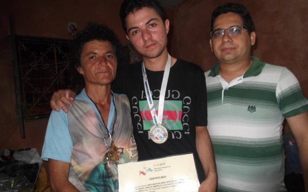 Jovem alagoano ganha medalhas de matemática