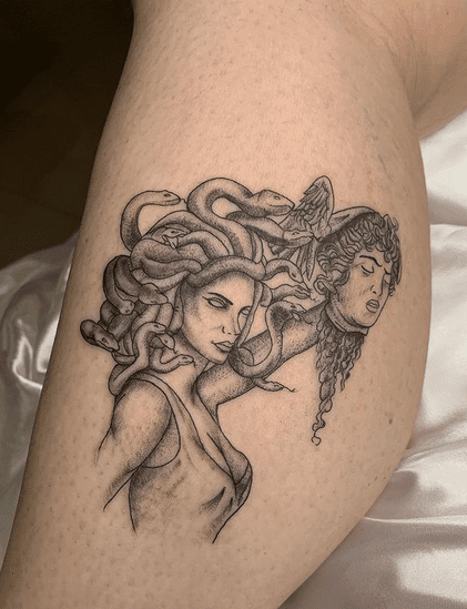 tatuagem de medusa na perna