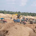 अवैध खनन से ग्रामीणों में आक्रोश किसानों के खेत में कब्जा करने का आरोप