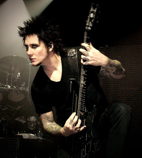 synyster gates,a7x,gitaris terganteng,brian elwin