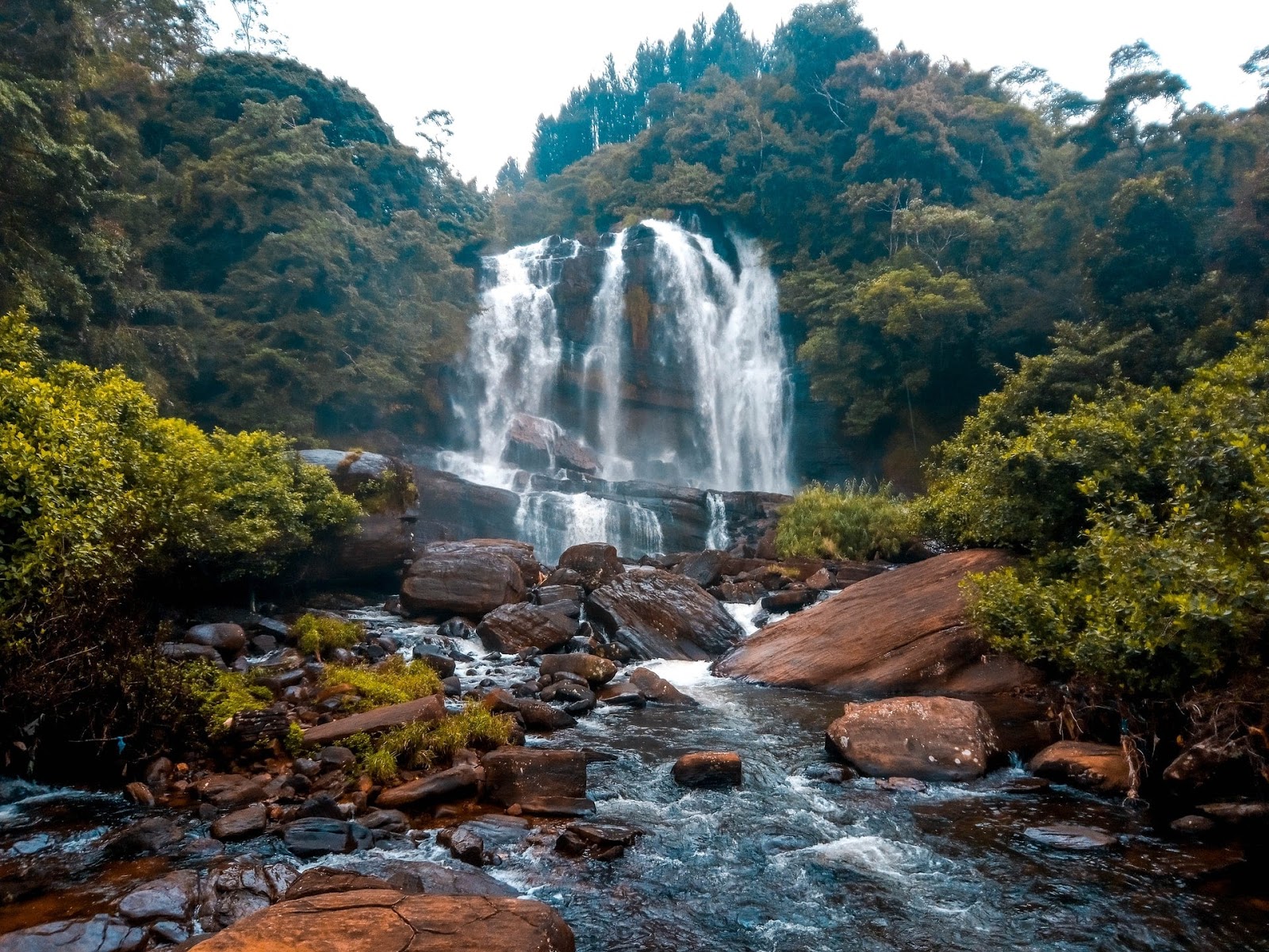 Wallpaper Gambar Pemandangan Air Terjun 