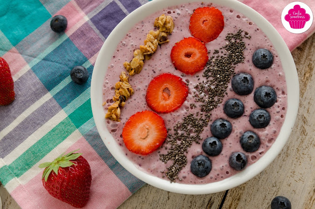 Pudding bowl aux fraises, myrtilles, graines de chia et granola - Bataille Food #57