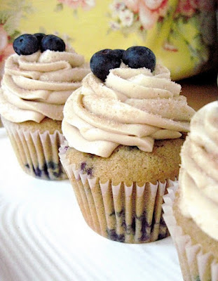 http://www.yourcupofcake.com/2011/08/blueberry-pancake-cupcakes.html#more/