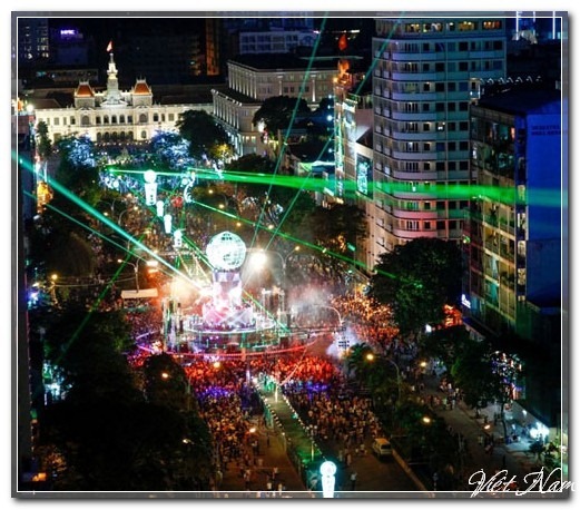 Tưng bừng lễ hội chào mừng năm mới 2013