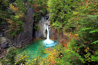 Cascadas en las montañas