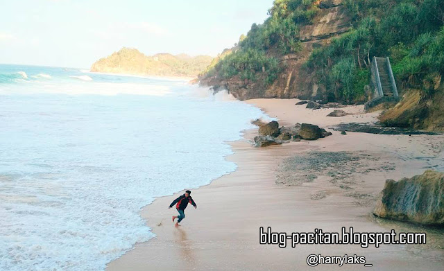 Tour liburan wisata pantai pacitan - Pantai Kijingan Pacitan Jawa Timur