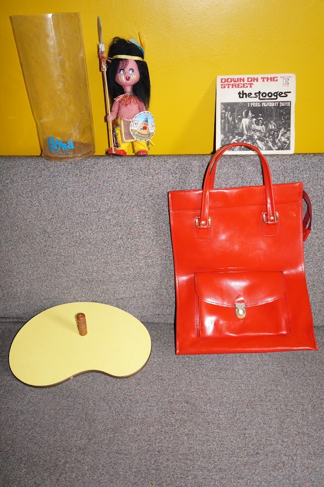 the stooges down on the street i feel alright 1970s 7" indian doll layna 70s 60s formica cheese platter 1960s red tote vinyl bag vintage années 60 70