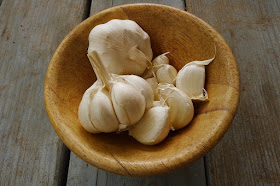 beautiful presentation of garlic