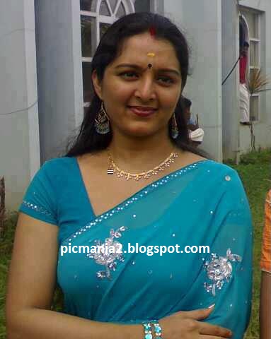 Manju Warrie latest saree sexy and hot pic