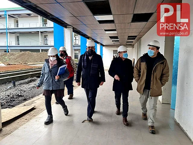 Autoridades regionales visitaron obras en el Liceo Carmela Carvajal de Prat