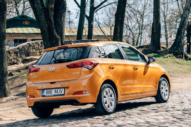 Hyundai i20 Rear Side