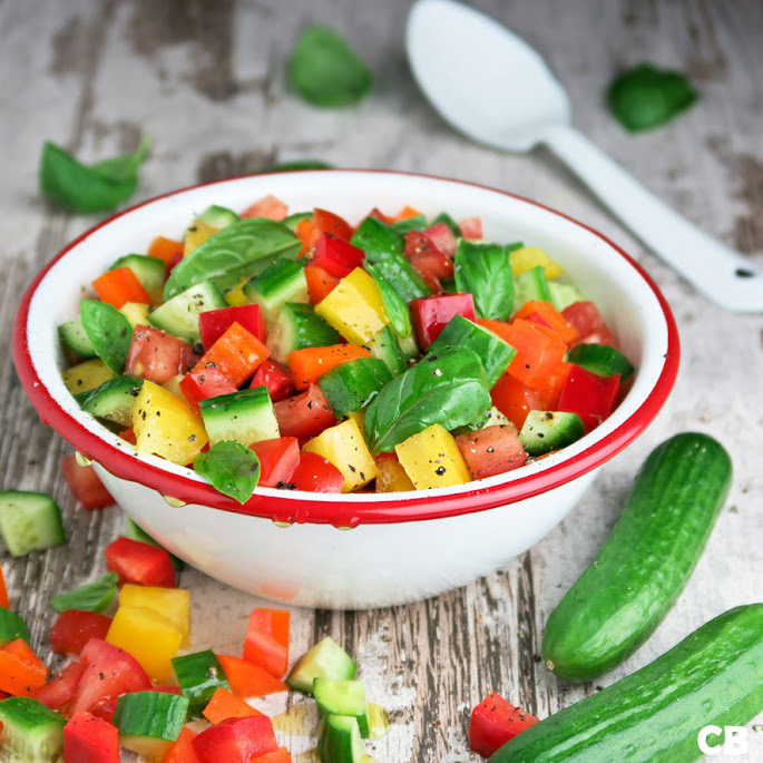 Recept Kleurrijke blokjessalade met komkommer, paprika en tomaten