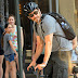 Jake Gyllenhaal monta en bicicleta por el SoHo de Nueva York
