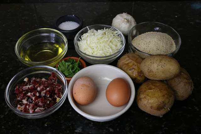 Ingredientes para bolitas de patata, jamón y queso
