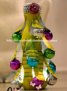 http://clarabelen.com/inspiraciones/4804/diy-arbol-de-navidad-hecho-con-una-botella-de-plastico/