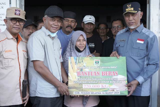 220 Ton Beras Cadangan Pangan Dikirim untuk Korban Galodo Pessel