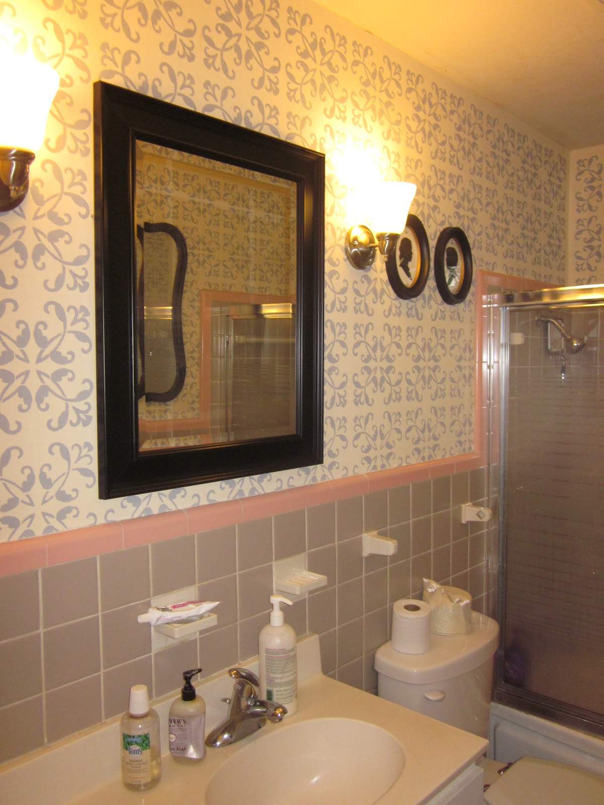 ... Juice: The Great Bathroom Renovation of 2011: Wallpaper Stencil DIY