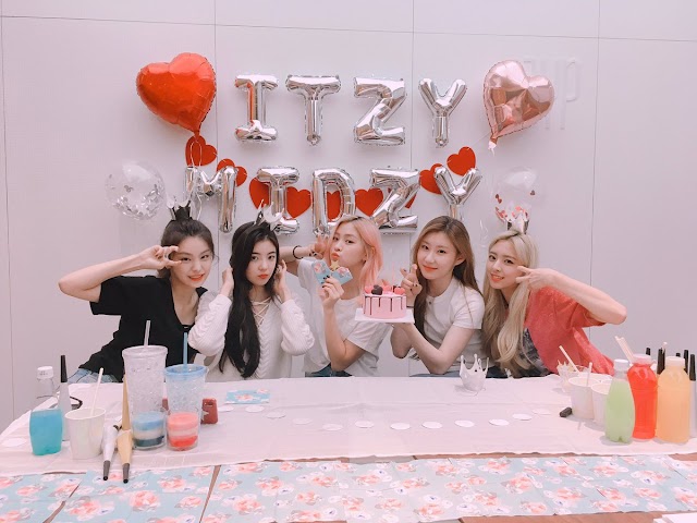 Itzy presenta Midzy