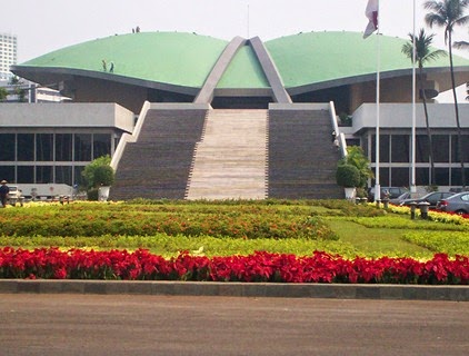 anggota-dpr-bukan-wakil-rakyat