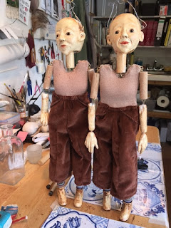 two puppets dressed in brown velvet trousers, made by Corina Duyn