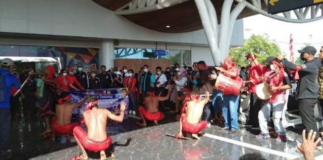 Atlit Wushu Papua dan Maluku Tiba di Bandara Mopah Merauke.lelemuku.com.jpg