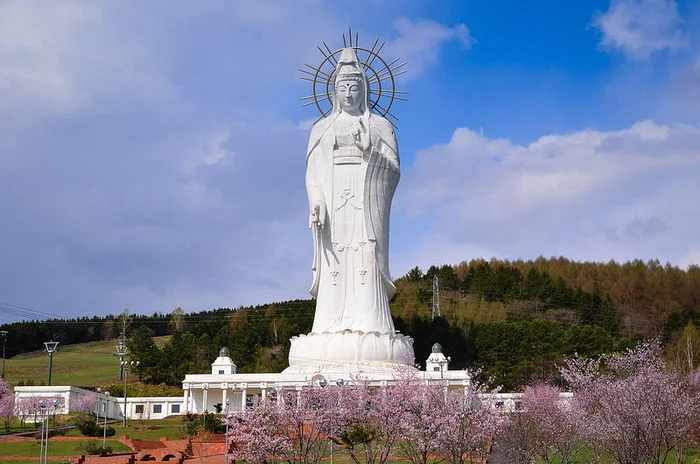 Top 10 Tallest Statues in the World