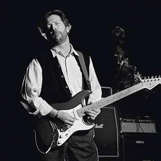 Eric Clapton con guitarra eléctrica - LIVE