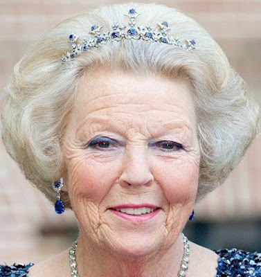 sapphire necklace tiara netherlands queen emma beatrix