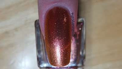 Madam Glam Mistress Swatch