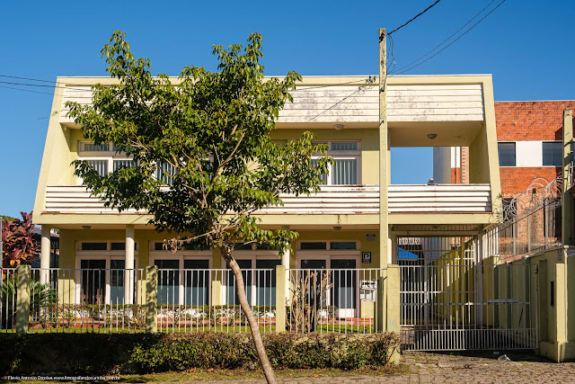 Casa em estilo modernista na Rua Prof. Brandão, Curitiba