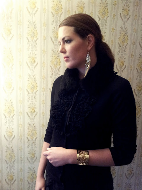 Black Fox Collar & Cardigan by Globus