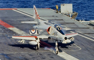 Douglas A-4 Skyhawk - Pesawat Serang Ringan Multi Peran 