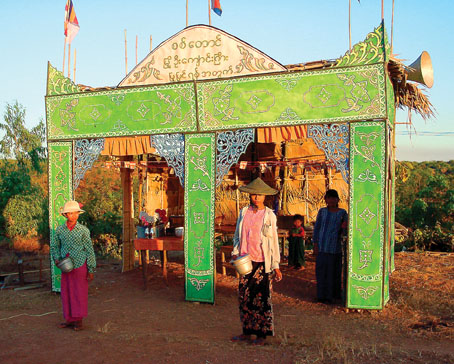 Road to Kyaiktiyo Pagoda