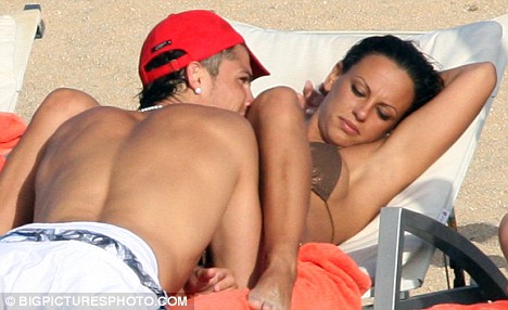 cristiano ronaldo bilder. lionel messi girlfriend 2010.