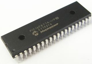 Microcontroladores PIC o Arduino.