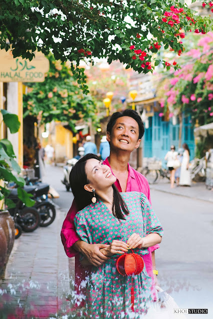 Japanese couple travel photography service in Hoi An ancient town (Vietnam)