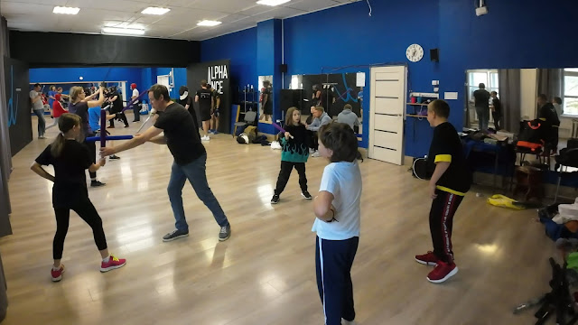 Школа кендзюцу Katana Club проводит обучение на японском мече