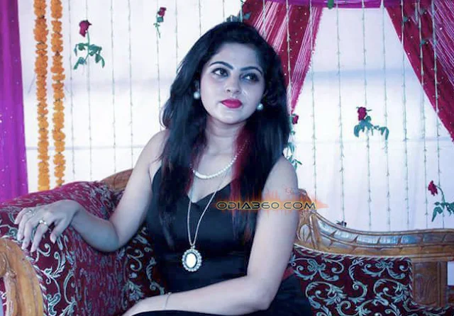 Jhilik Bhattacharjee Hot Pics, Photos, Images, Walls, Real life Pictures