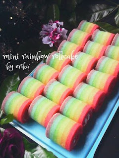  Ini undangan pak suami yang suka dengan cake ini Resep Mini Rainbow Roll Cake Rapi Motongnya