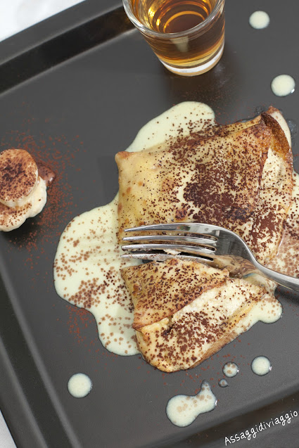 Crêpes con soufflè di banane e crema al rum