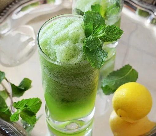 Limonana (Middle Eastern Frozen Mint Lemonade) #drinks #arabic