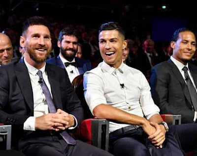 Bóng đá 23/12: Chi tiết hợp đồng 1 tỉ bảng của Ronaldo và liên minh với Messi