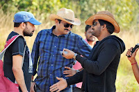 Iddarammayilatho Working Stills